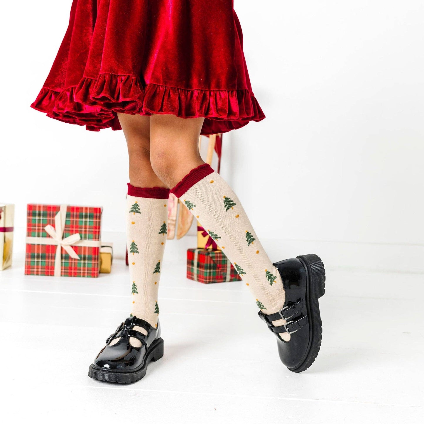 Scalloped Knee High Socks