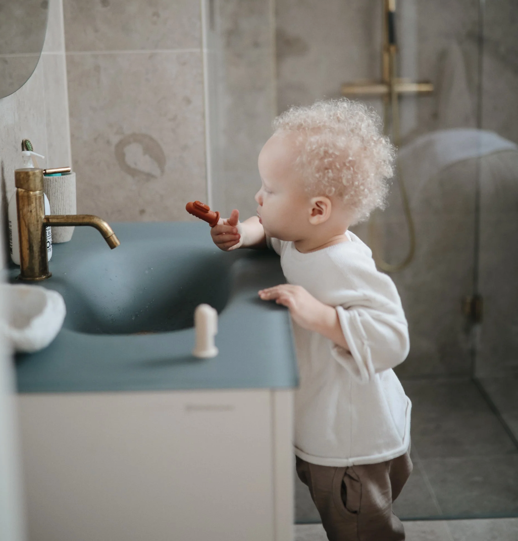 Finger Toothbrush (Clay/Shifting Sand)